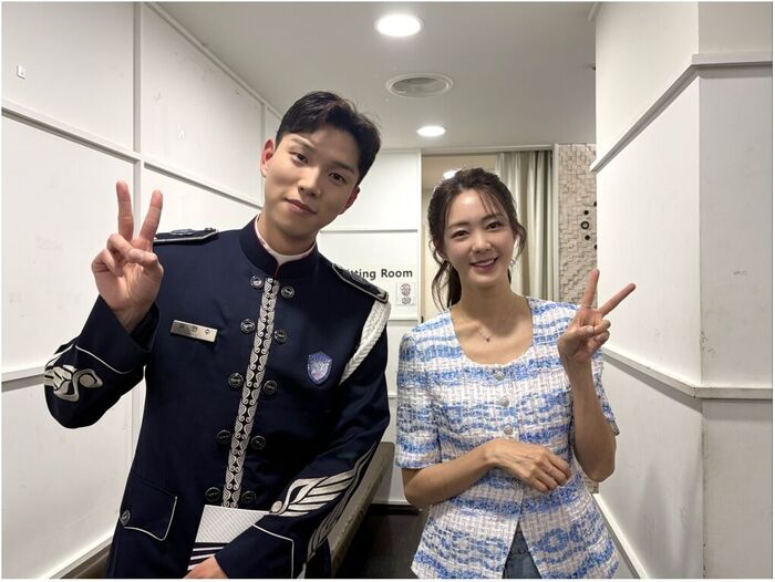 Yoo In-soo Meets Agency Senior Lee Yo-won Ahead of Air Force Discharge... Dashing in Uniform