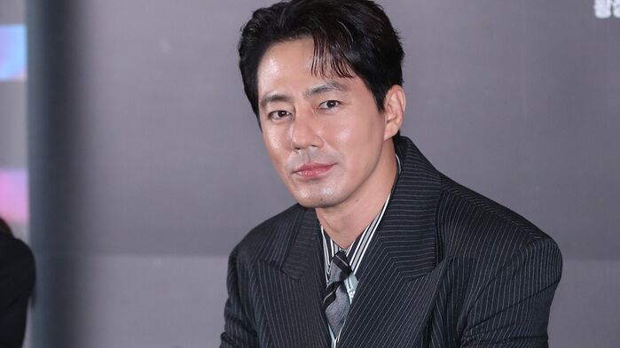 나홍진 감독이 7살 어린 조인성에게 '선배님'이라 부르는 이유