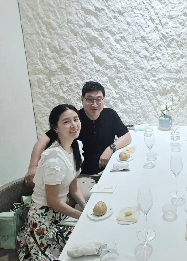 "Is He Really 75?" Lee Young-ae and Her Husband Jung Ho-young Spotted Together in Rare Couple Photo
