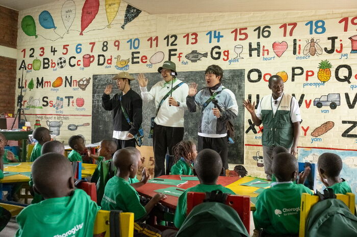 Psick Univ Cheers for Rwandan Kindergarteners' First Day of School: "We Will Spread Positive Influence"
