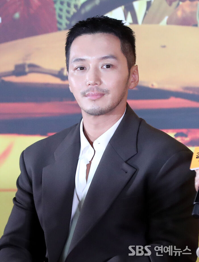 Byun Yo-han Sheds His 'Handsome' Image for Special Appearance in 'The Journey to Gyeongju'