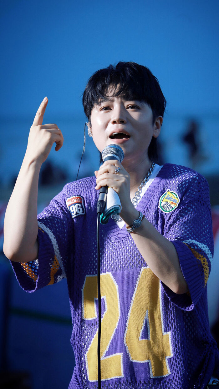Trot Singer MAIJIN Lights Up Haeundae Night with Surprise Busking Performance
