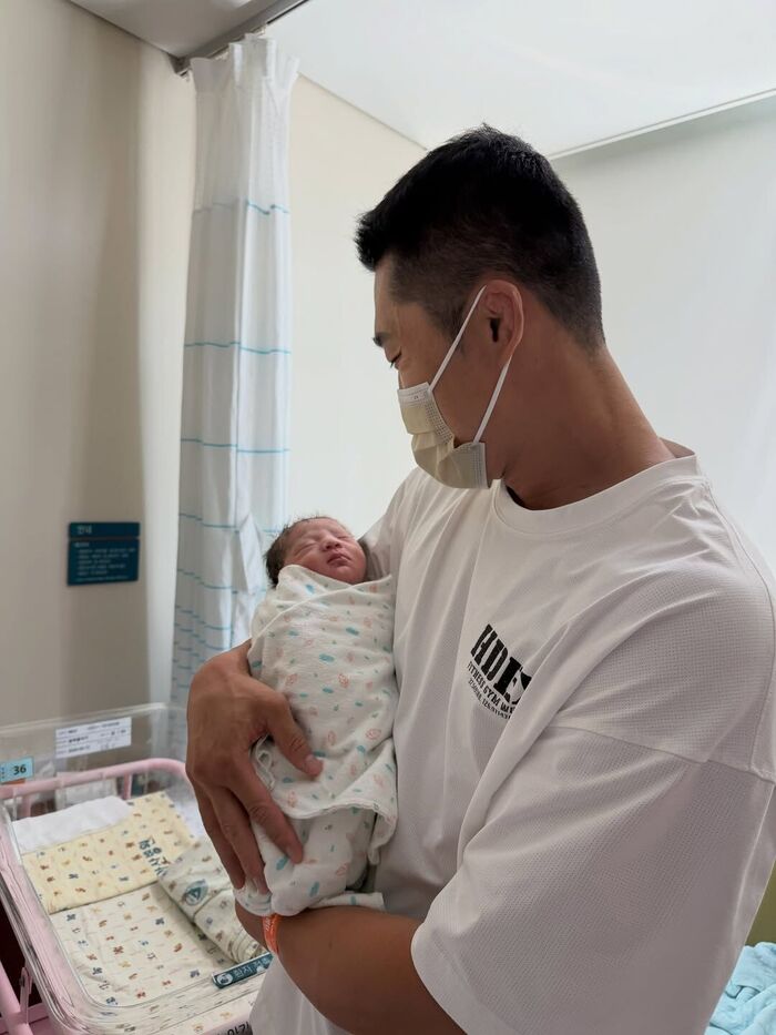 Kim Dong-hyun Welcomes Fourth Child: "Now We Are a Family of Six"