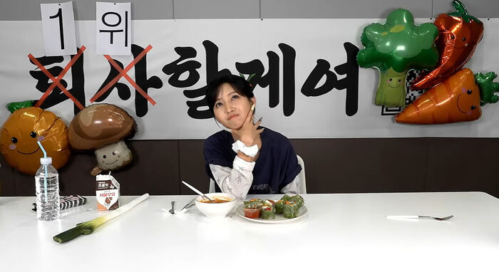 SOYEON Fulfills 'Vegetable Buffet' Pledge After Topping MelOn with 'I'm gonna TOESA'