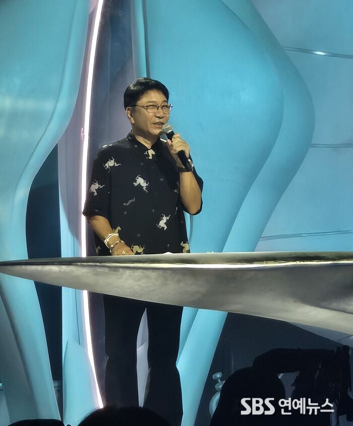 Lee Soo-man Makes Domestic Comeback to Unveil A2O: "I Pondered the Harmony of Art and Technology for 16 Years"
