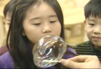 본드풍선, 어린이·청소년에게 못판다