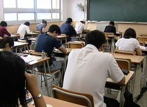 "기분 나빠 문제지 유출"&hellip;응시생 조사 후 귀가