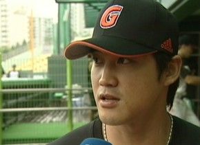 홍성흔, 부산서 불법유턴 교통사고&hellip;2명 부상
