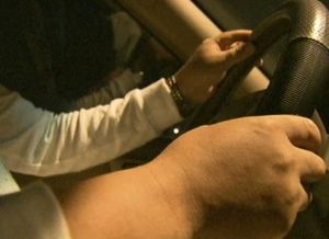 운전 중 12m 다리 밑 추락한 美 여성 '극적 생존'