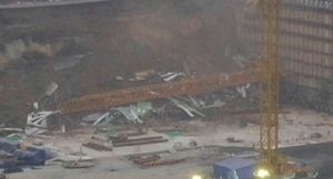 신축공사장 크레인차량 넘어져&hellip;2명 사상