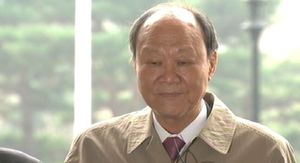 "천신일 차에 돈가방 실었다" 기사 법정증언