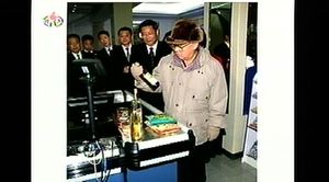 북 김정일, 올 첫 공개활동&hellip;남포유리병공장 시찰