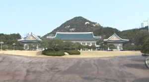 청와대 "개헌 문제, 국회서 추진할 사안"