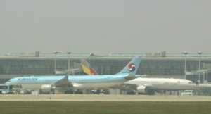 미 FAA "항공기 향해 레이저빔 쏘면 벌금"