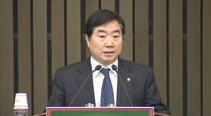 꼬리내린 이석현 "제 불찰"&hellip;안상수, 검찰에 고소