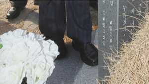 [영상] '상석밟기 논란' 안상수, 오십견 때문?