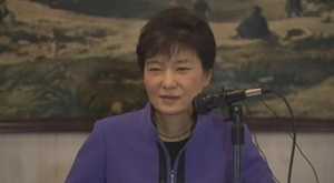 박근혜 입 열었다&hellip;"내년 총선 적극 활동"