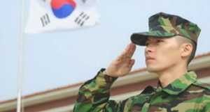 현빈 '군 화보집' 논란&hellip;홍보 치중 비판 제기