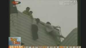 [영상] "얘야, 제발&hellip;" 딸의 투신을 막은 엄마