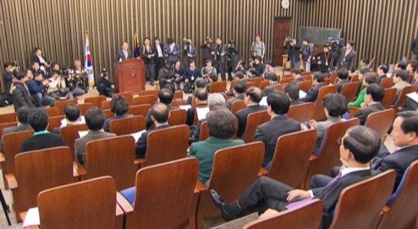 새누리 "대기업 규제"&hellip;민주 "현역 기득권 배제"
