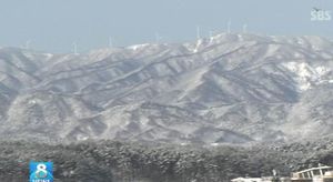 봄길 가로막은 꽃샘추위&hellip;강원산간엔 눈