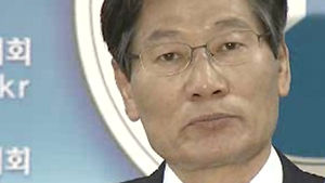 퇴임 김능환 대법관, 헌재에 '직격탄'