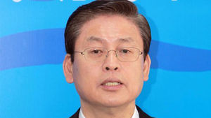 정우택 "안철수 '3자회동' 제안, 얄팍한 수"