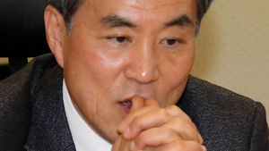 이상돈 "박근혜, 박정희시대 어두운면 해소할것"