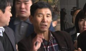 'BBK 기획입국설 가짜편지' 신명 씨 검찰 소환