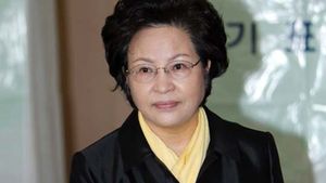 권양숙 여사 "추모제 김한길 대표 '봉변' 죄송"