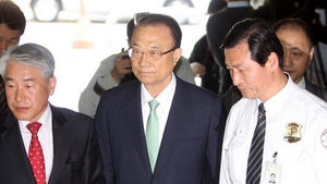 '심장 수술' 최시중 전 방통위원장 서울구치소에 재입감