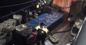 또다시 흉기 휘두른 중국 선원&hellip;공무원 4명 부상