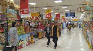 대형마트, 자발적으로 출점 제한