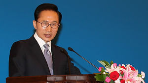 이 대통령 '日 위안부&middot;北 인권' 문제 해결 촉구