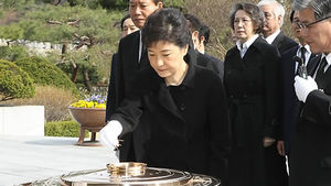 박근혜, 5ㆍ18 민주묘지 조용히 참배