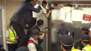 검찰, 통합진보당 압수수색 시도&hellip;9시간째 대치