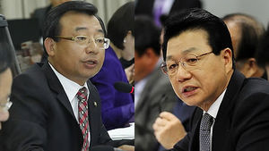 김진선&middot;이정현 최고위원직 유지&hellip;비공식 가교역할