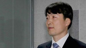 이석기 "사퇴 시기 거론 적절치 않아"