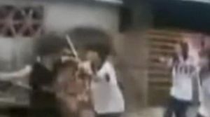 여중생이 쇠파이프 들고&hellip;놀라운 집단 난투극