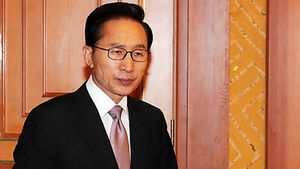 이명박 전 대통령 32억 원 빚내 논현동 사저 증축