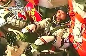 중국, '유인도킹' 성공&hellip;우주정거장 시대 열어