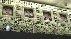 페루 헬기사고 희생자 유해 도착&hellip;유족 오열