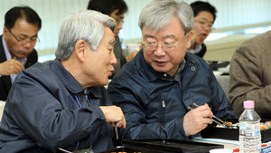 안택수 신보 이사장 재연임&hellip;금융노조 반발