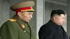 "北 리영호, 김정은과 같은 줄에 섰다가 해임?"