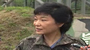 박근혜, 문재인에 "민생 놔두고 5&middot;16 논쟁만"