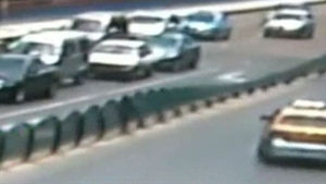 신도림서 승용차 중앙분리대 충돌&hellip;70대 부부 숨져