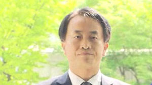 '15년 MB 최측근' 김희중 전 실장 검찰 출석