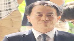 'MB 최측근' 김희중 출석&hellip;박지원에 재소환 통보