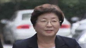 현영희 의원 검찰 출석&hellip;"진실 밝히겠다"