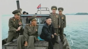 北, 김정은 시찰 '연평도 포격부대'에 영웅칭호